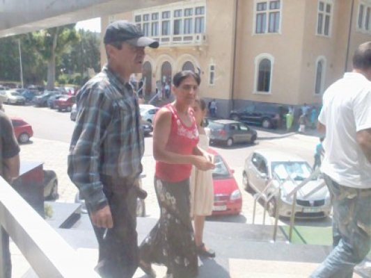 Bărbaţii care au ucis cu bestialitate o femeie, în 2009, se ceartă între ei, în instanţă